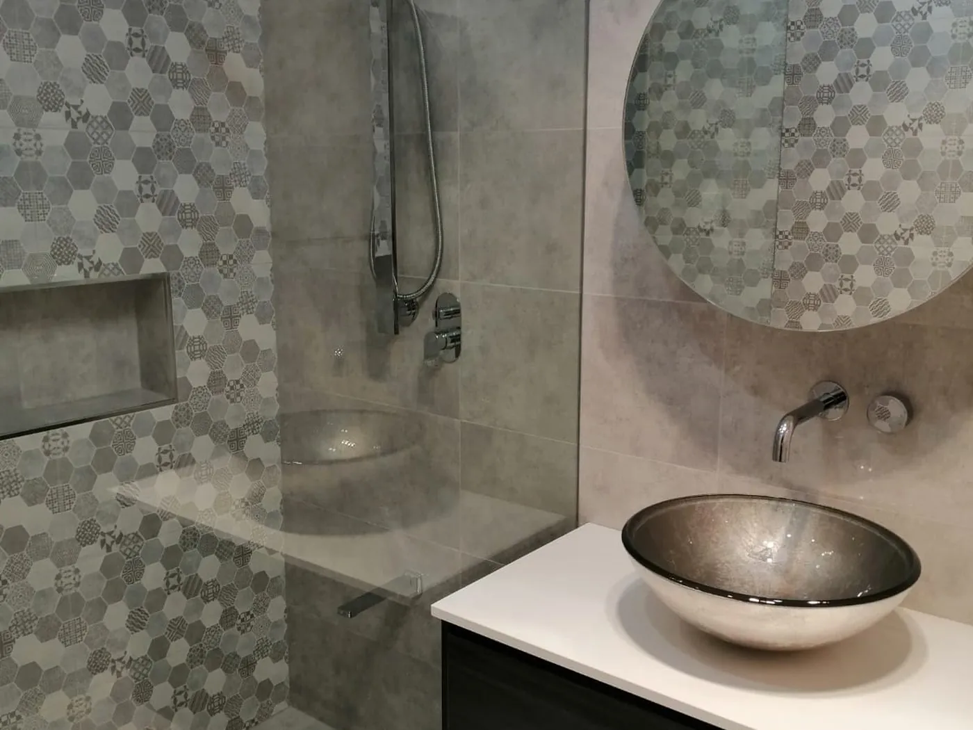 Minto renovation bath with hexagon feature tiling